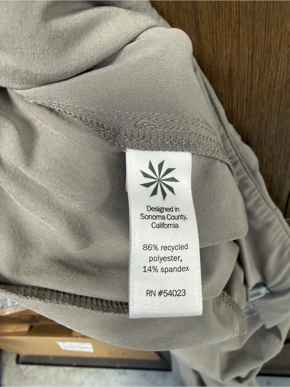 Athleta Chelsea Wide Leg Lightweight Athleisure Travel Pants Tan Size 10T